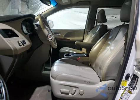 2012 Toyota Sienna Xle z USA, uszkodzony, nr VIN 5TDDK3DC4CS033084